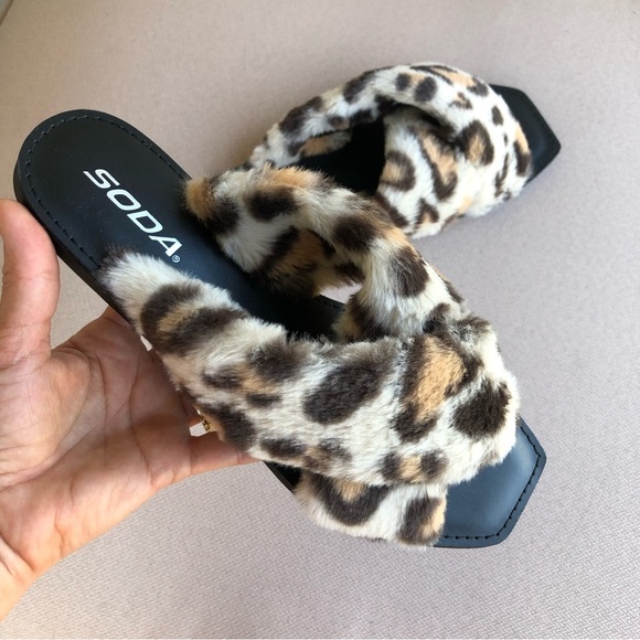 SODA Leopard Faux Fur Criss Cross Slip On Sandals Size 8 - Picture 8 of 11